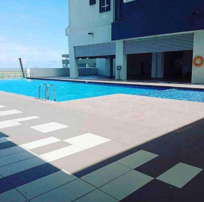 Orked Vanda, 3 Bedroom Apartment, Seaview Netflixwifiyoutube Kuala Terengganu Extérieur photo